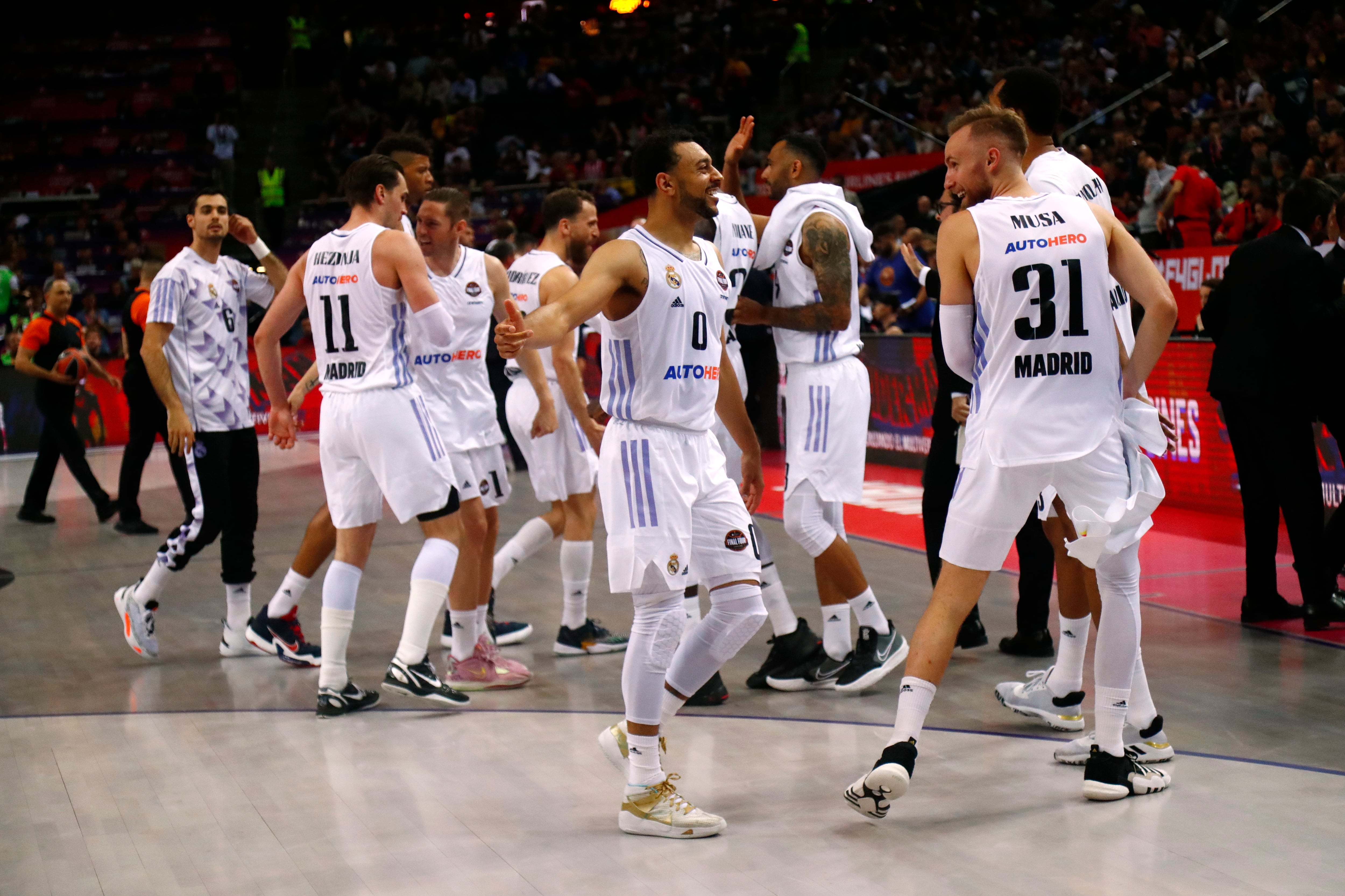 El Real Madrid ganó el Clásico ante el Barcelona en la Final Four y jugará la final de la Euroliga ante Olympiacos.