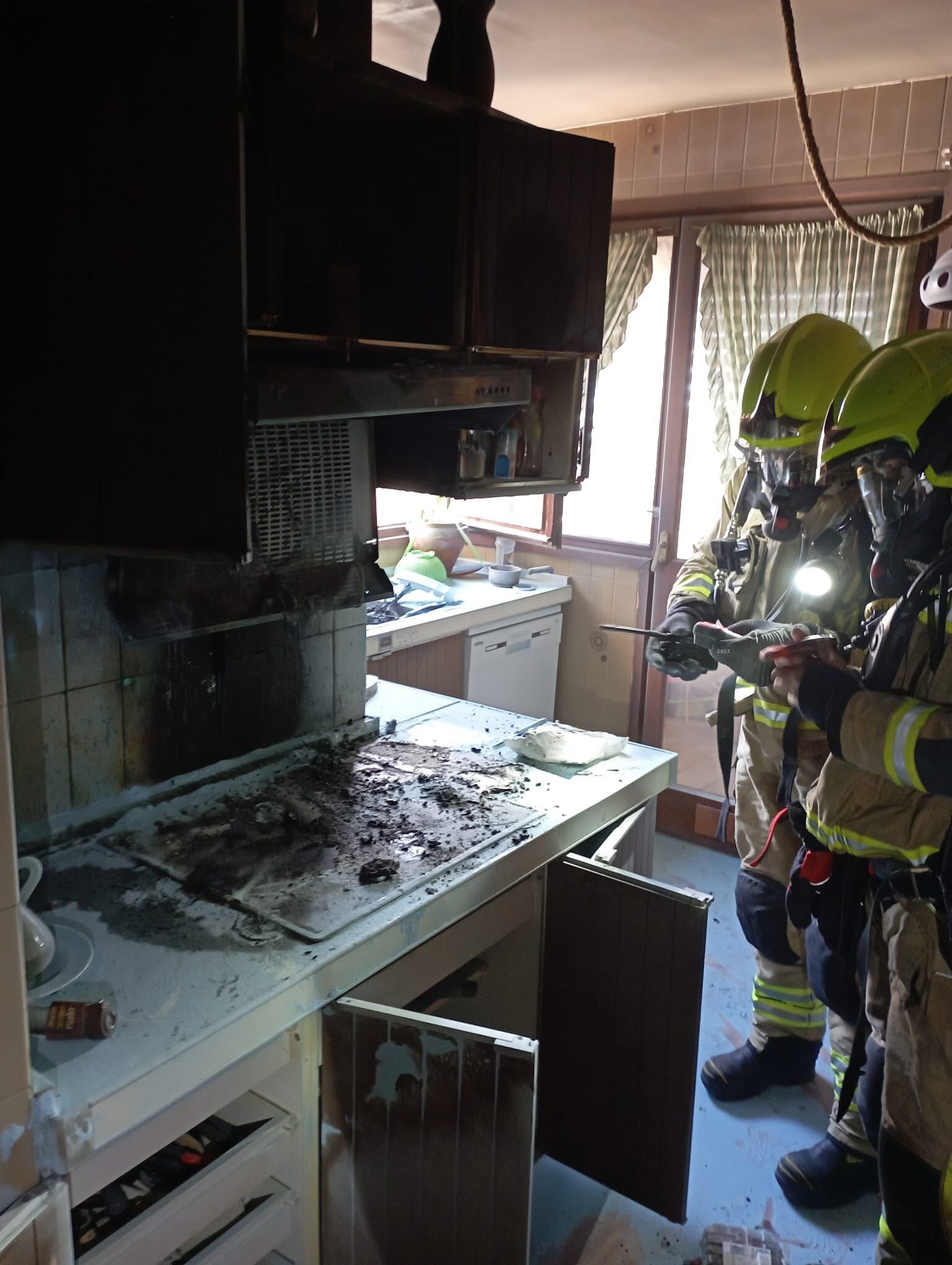 Los bomberos de Huesca en un fuego en una cocina