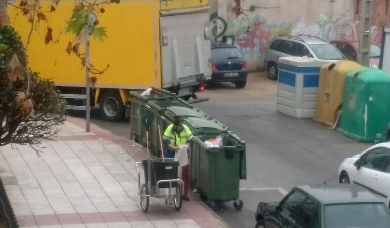 Empiezan a sustituirse contenedores del casco antiguo.