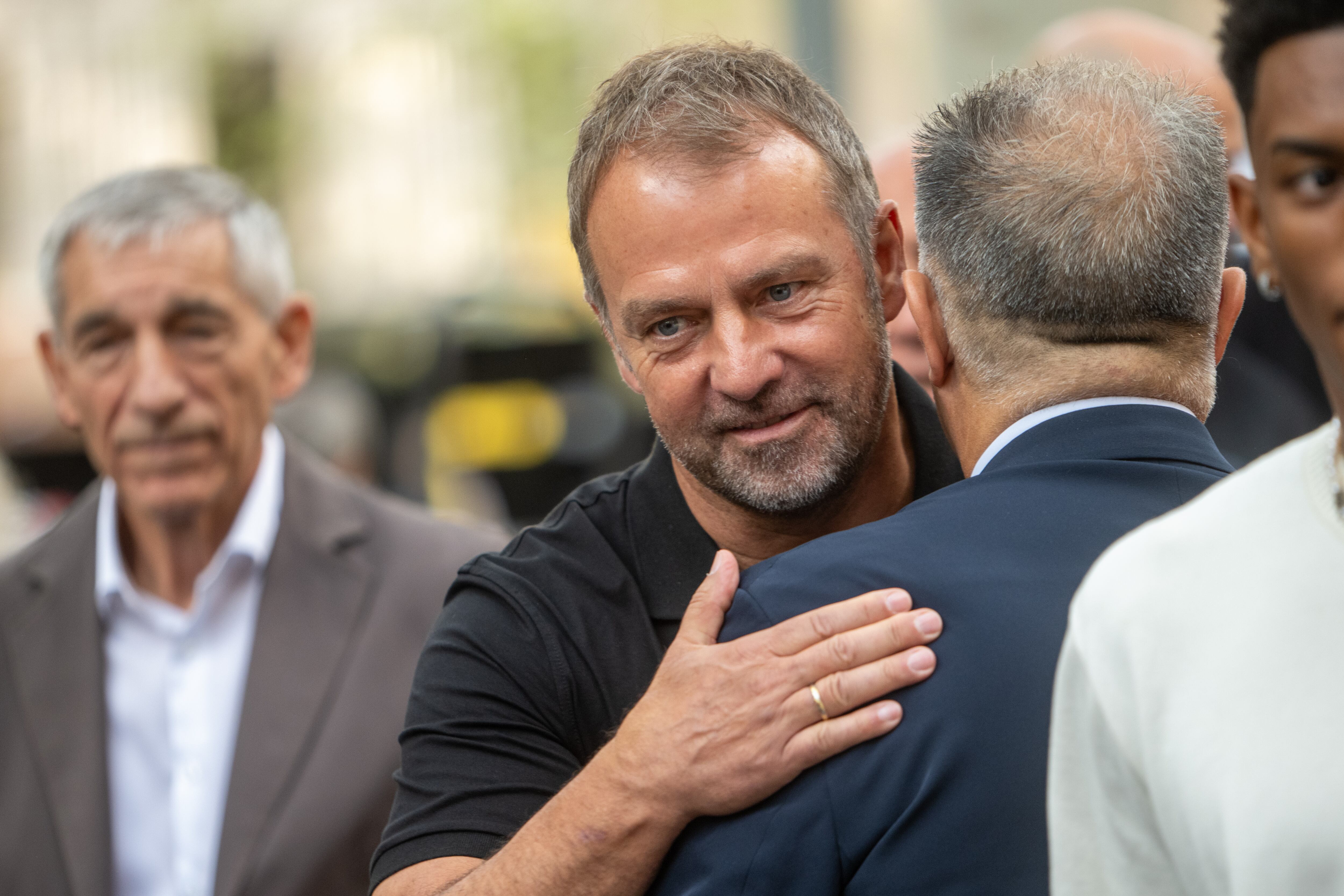 Saludo entre Hansi Flick y Joan Laporta