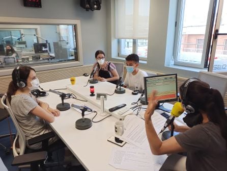 Inés Fuentes, Igor Ejido, miembros del equipo Goalvolution de Begoñazpi ikastola