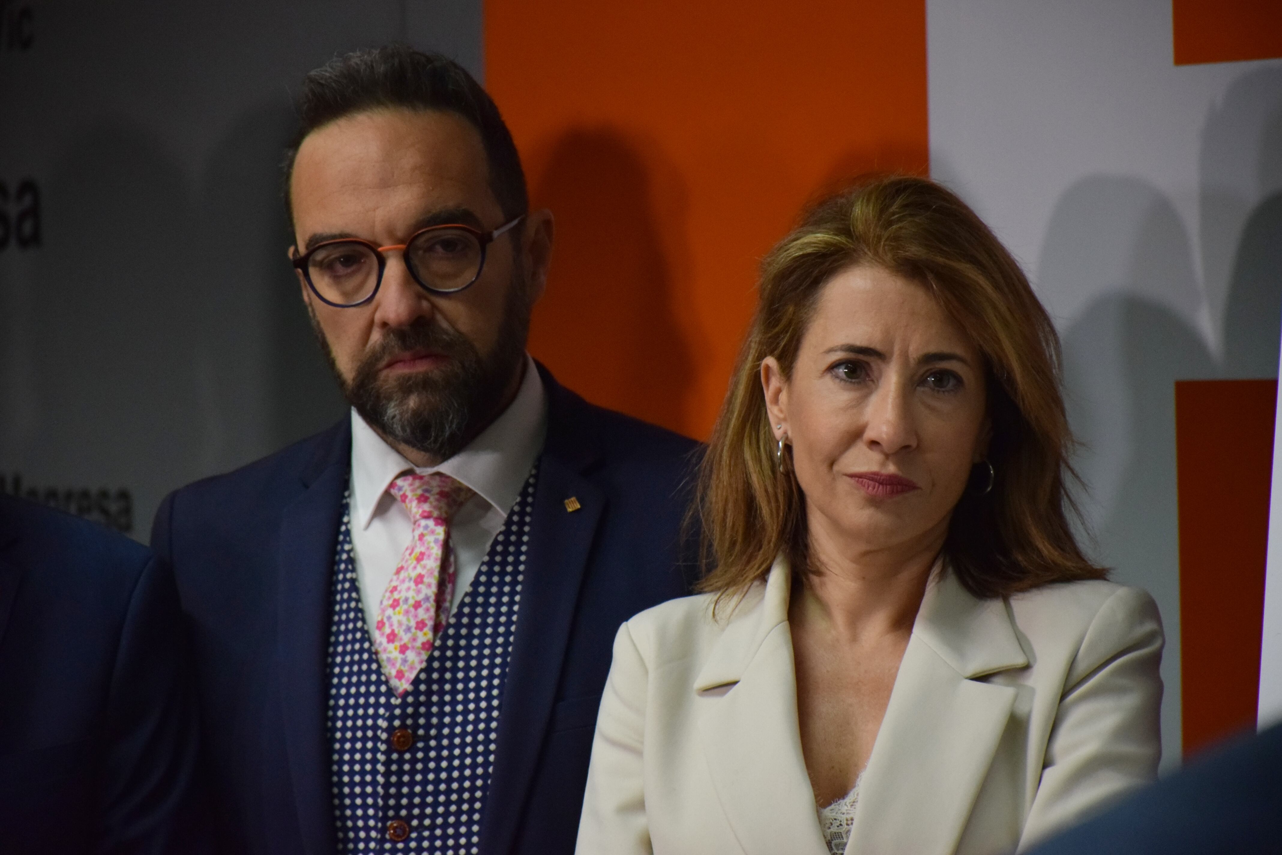 El conseller de Territori, Juli Fernández, i la ministra de Transports, Raquel Sánchez, a l'estació d'Arc de Triomf.