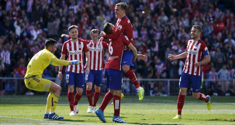 Griezmann celebra uno de sus goles ante el Betis