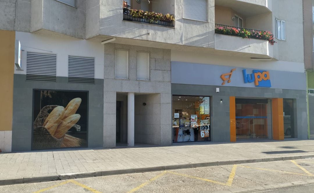 Fachada del nuevo supermercado LUPA en Zamora