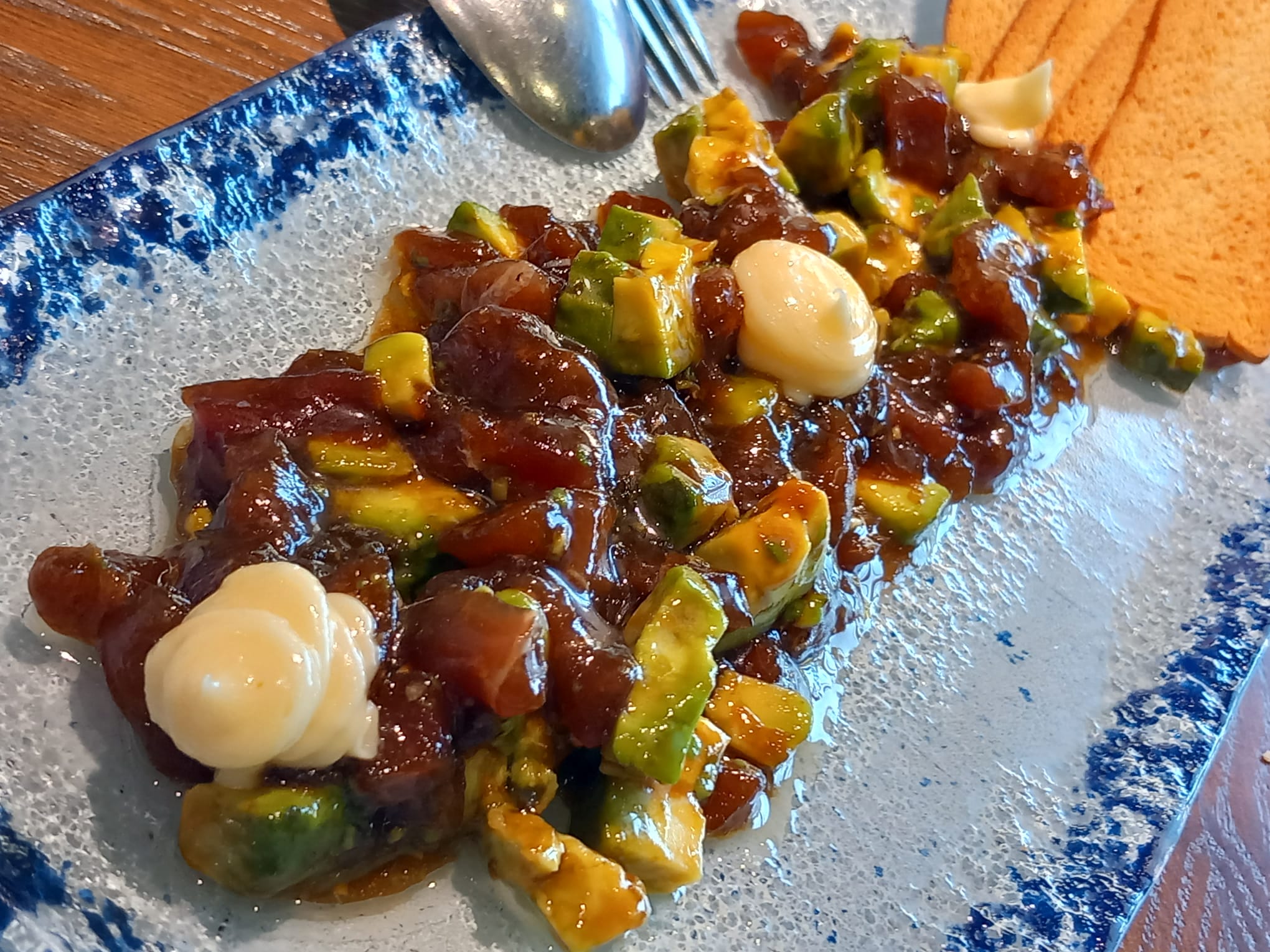 Tartar de atún con aguacate