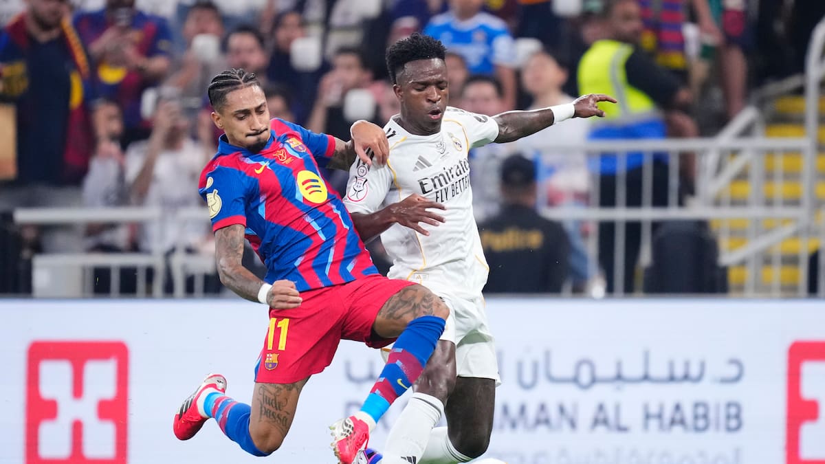 Vinícius pone en valor el nivel de Raphinha: "Si no fue el mejor el año pasado, fue el segundo o el tercero..."