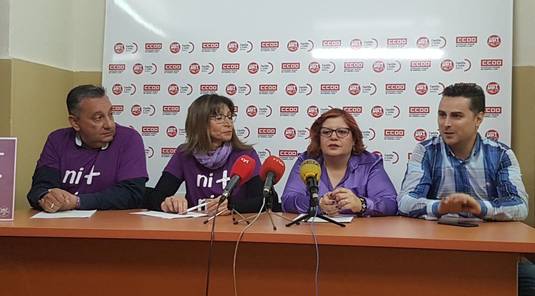 Representantes sindicales de CCOO y UGT en su comparecencia para adherirse a la convocatoria de huelga del 8 de marzo