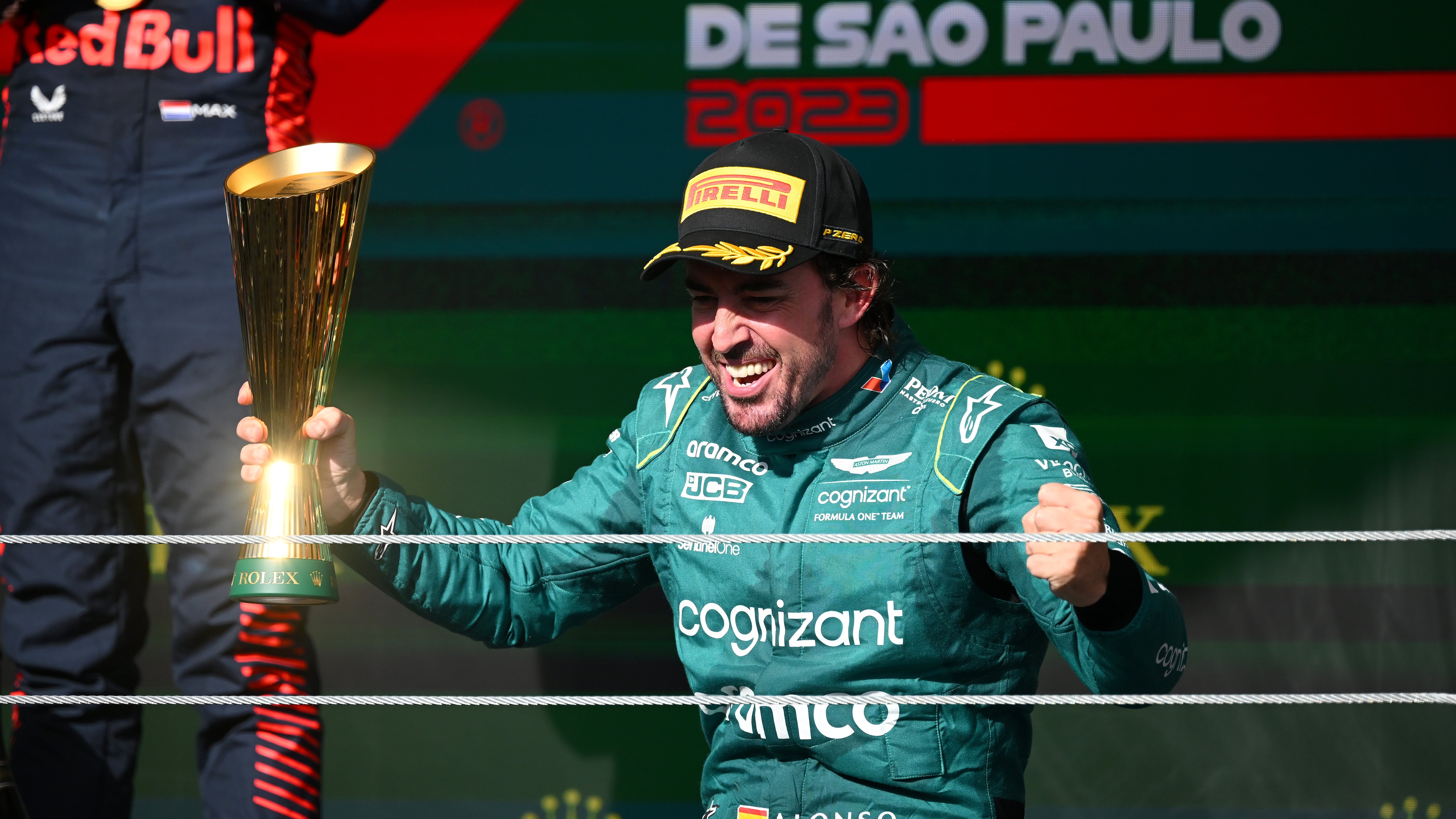 Fernando Alonso festeja su tercera plaza en el GP de Brasil de Fórmula 1. (Photo by Clive Mason - Formula 1/Formula 1 via Getty Images)