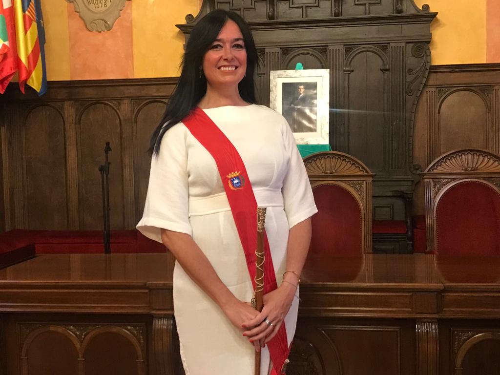 Lorena Orduna, con el bastón de mando de alcaldesa de Huesca