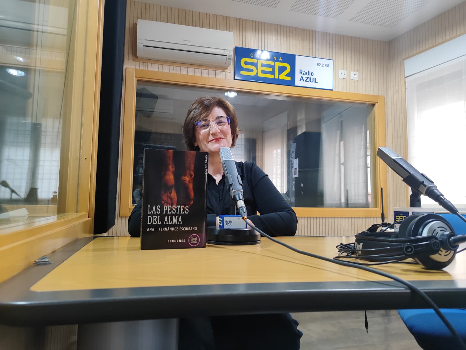 Ana Isabel Fernández presenta en Radio Azul &#039;Las Pestes del Alma&#039;, segunda parte de la &#039;Saga del Grajo&#039;