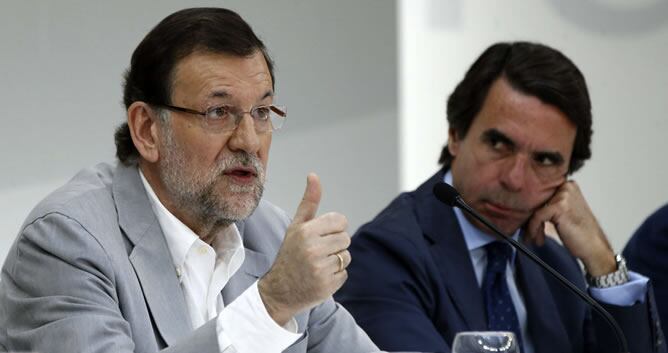 Rajoy, junto al expresidente del Gobierno y presidente de la fundación FAES, José María Aznar, durante su intervención en la clausura del campus de verano de FAES.