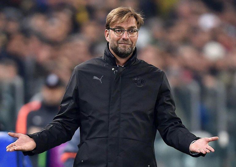 Jürgen Klopp durante un partido de Liga de Campeones con un partido del Borussia.