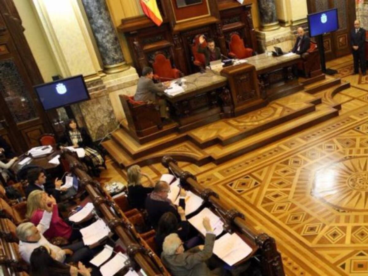 Marea presume de conceder más licencias que el PP frente a las críticas de parálisis