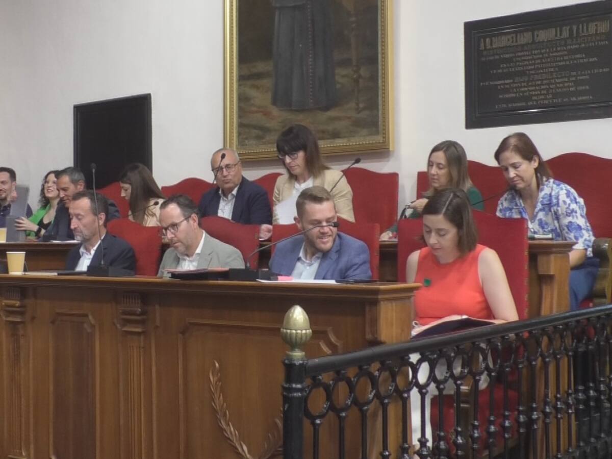 PSOE y Compromís consideran que el plan de empleo de Elche para jóvenes es "una oportunidad perdida"