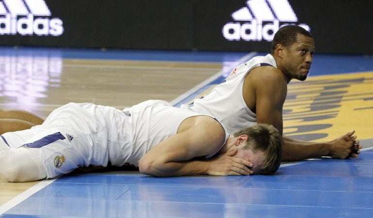 Luka Doncic y Anthony Randolph, en un lance del partido ante Baskonia.