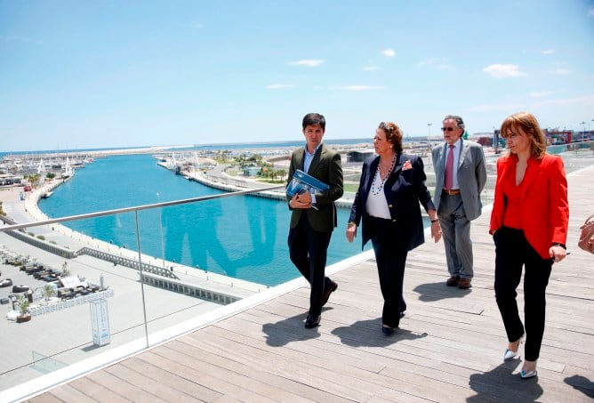 La alcaldesa ha mostrado a la presidenta de Microsoft España la ubicación del futuro cluster tecnológico