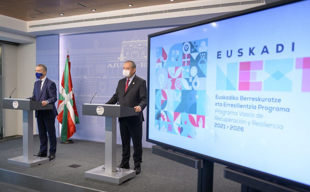 Urkullu y Azpizu en la presentación del plan Euskadi Next