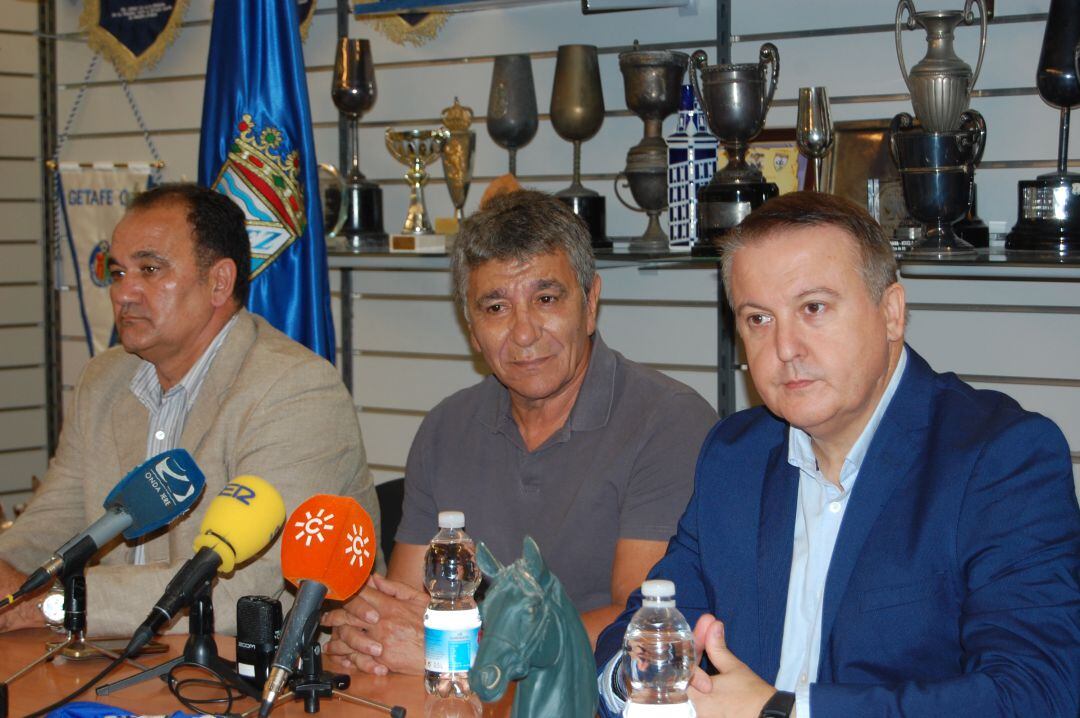 Nene Montero junto a Juanmi Becerra y Vicente Vargas