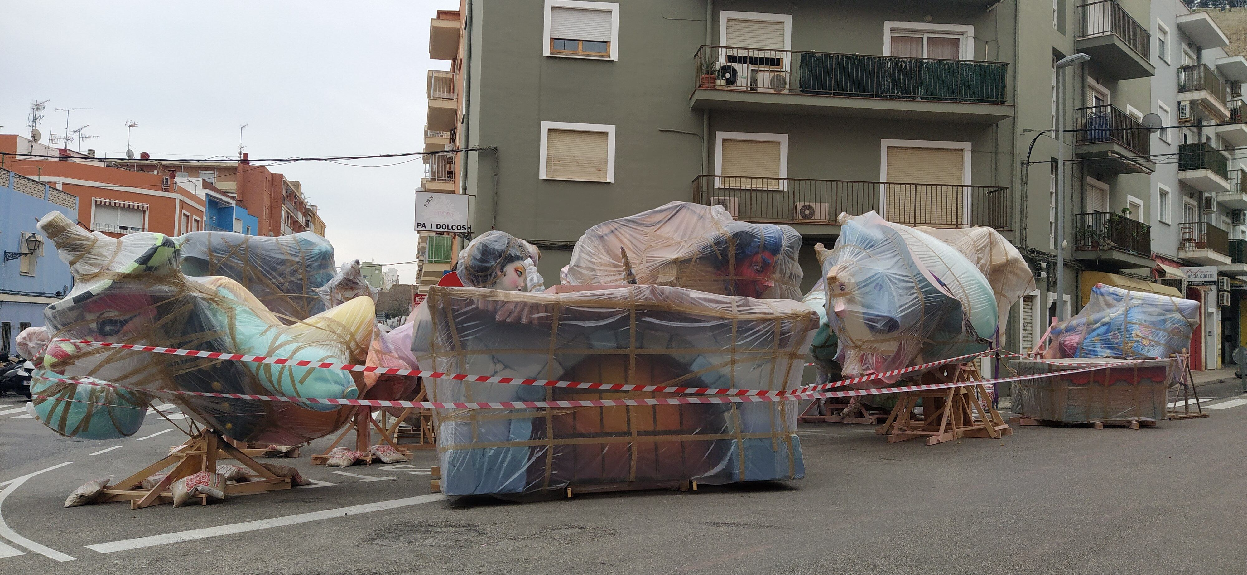 Ninots de la falla Baix la Mar, en Dénia.