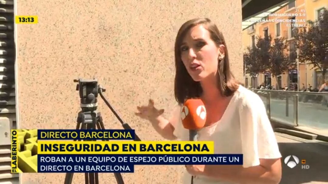 Momento en el que la periodista explica cómo ha sido el robo