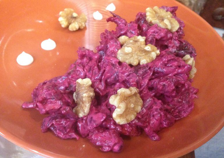 Ensalada ucraniana preparada por Mariana K. en el restaurante Keyaan&#039;s.