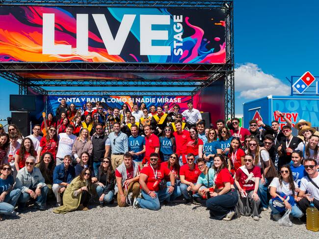 El equipo de Paellas B-LIve con el alcalde de Alicante en el centro