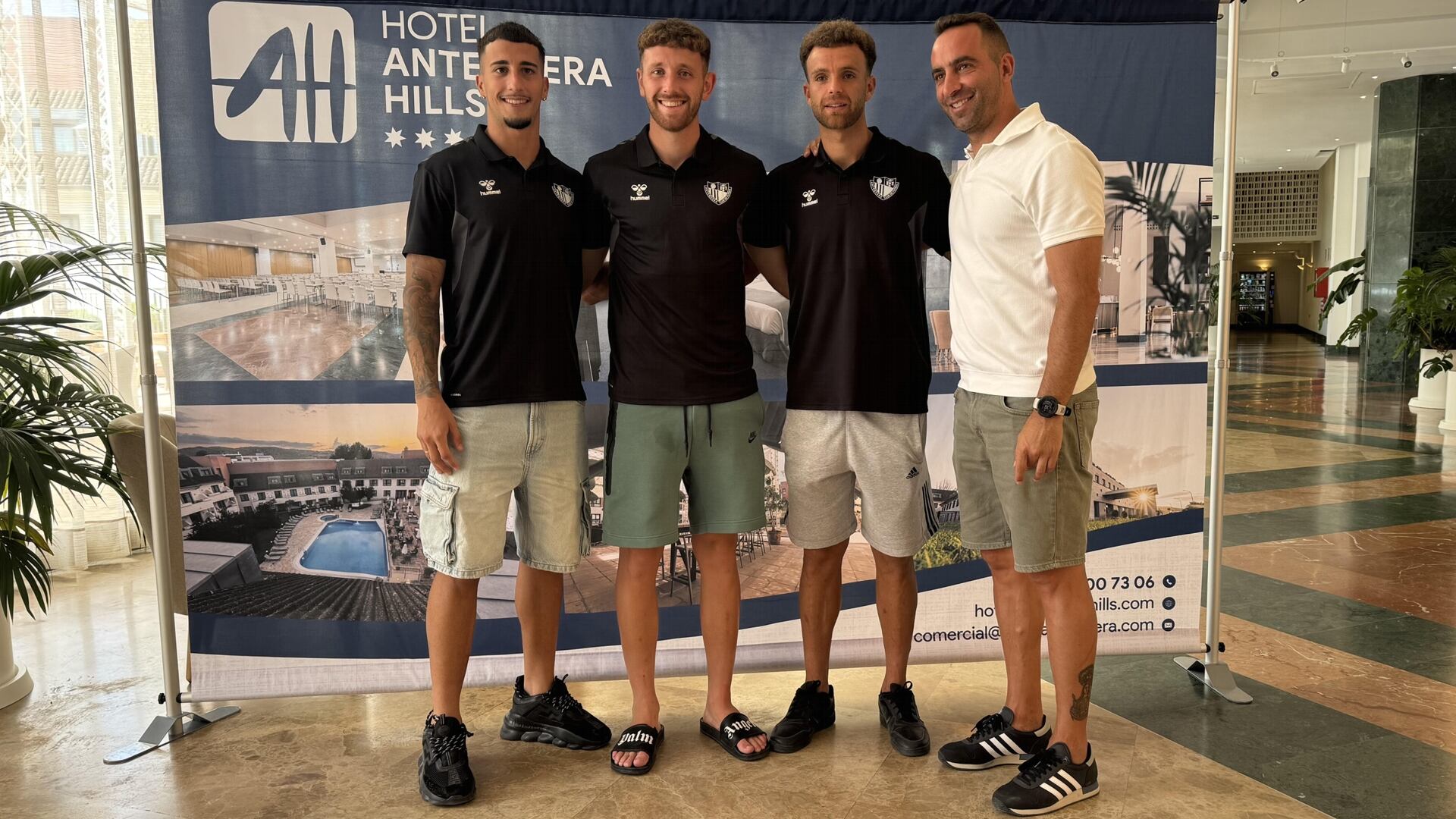 Alberto Aguilar presenta tres de los fichajes del Antequera CF