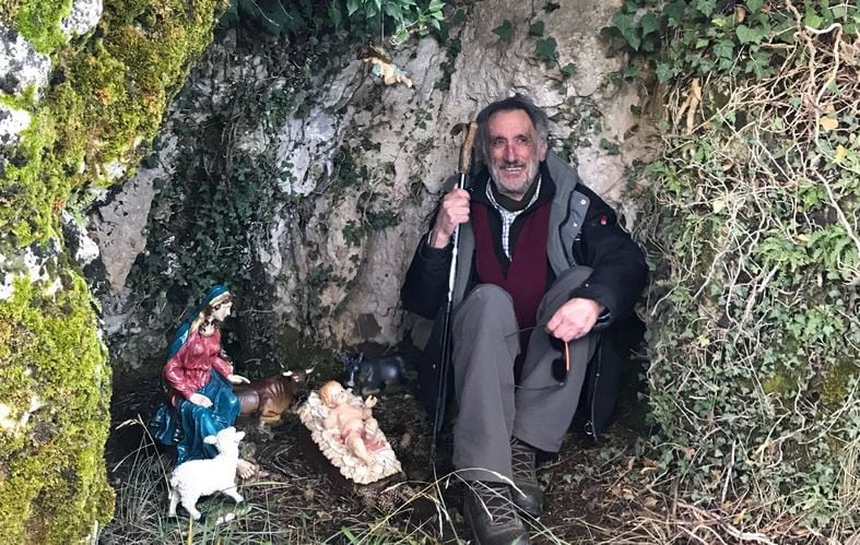 Carlos González, uno de los promotores de la instalación del belén de la asociación Quinto Pino de Cuenca.