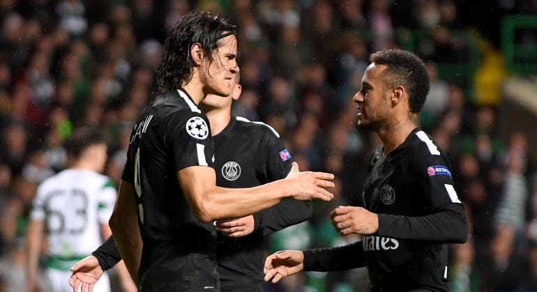 Cavani y Neymar celebra un gol ante el Celtic ante el PSG 