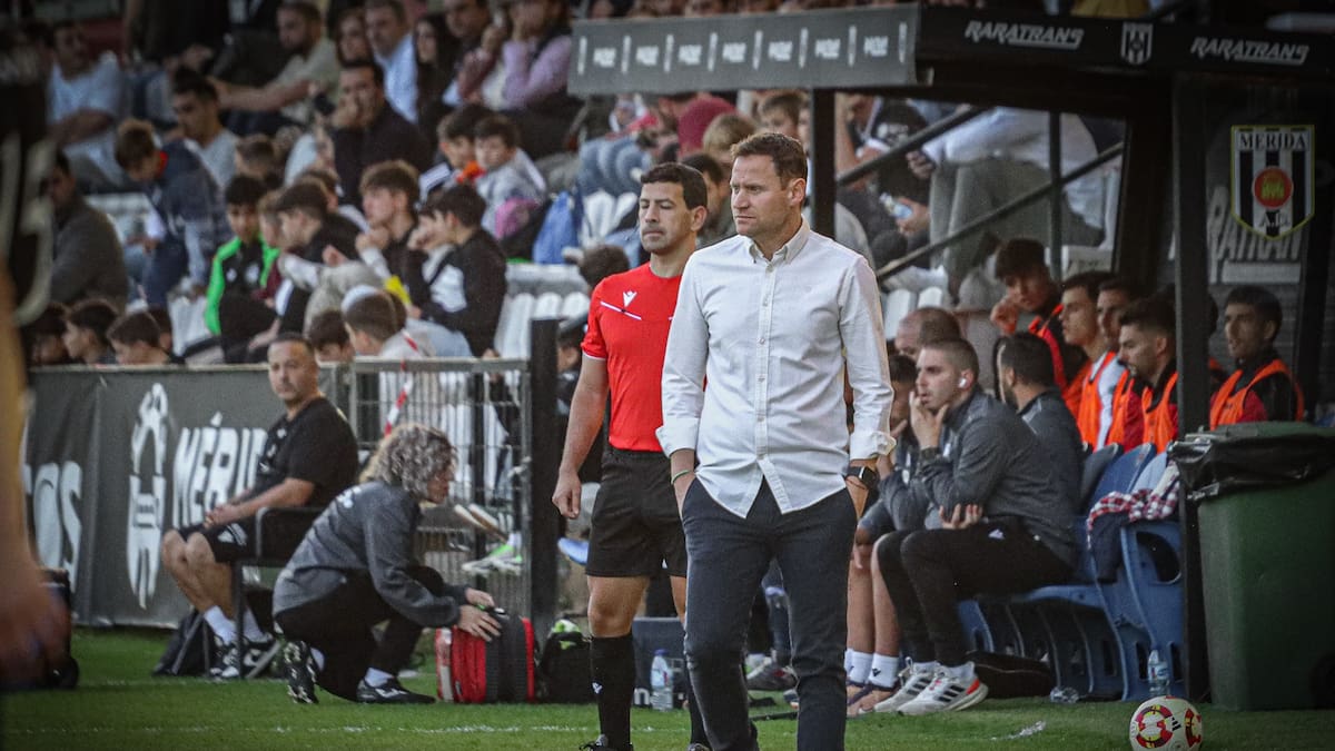 Rueda de prensa de Mario Simón, entrenador del Intercity, en la previa del partido ante el Villarreal B
