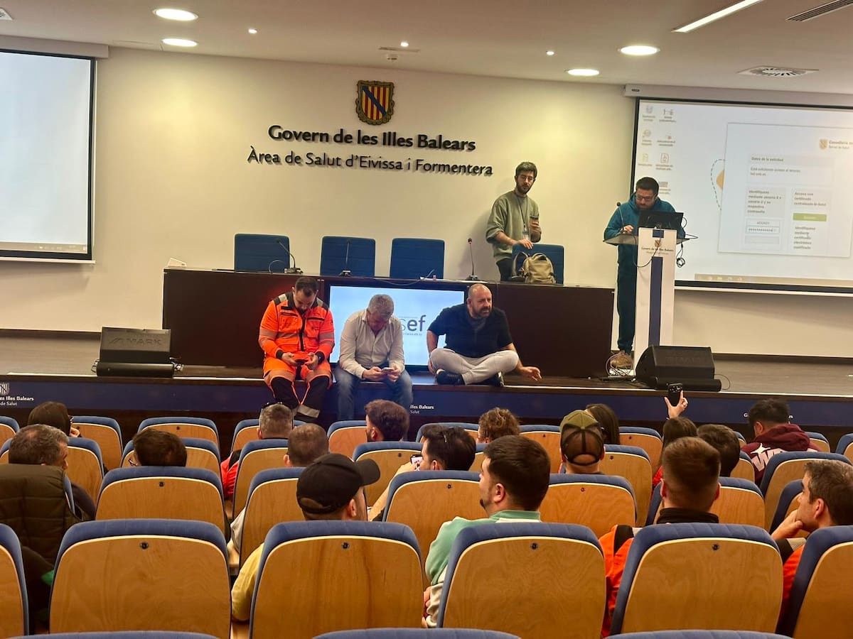 Los sindicatos amenazan con una huelga de los trabajadores de ambulancias de las Pitiusas en verano