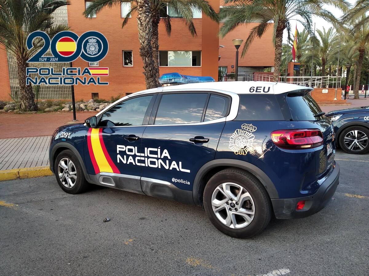 La Policía Nacional de Elche detiene a un hombre por ser el autor de dos robos con fuerza en un parking donde había trabajado