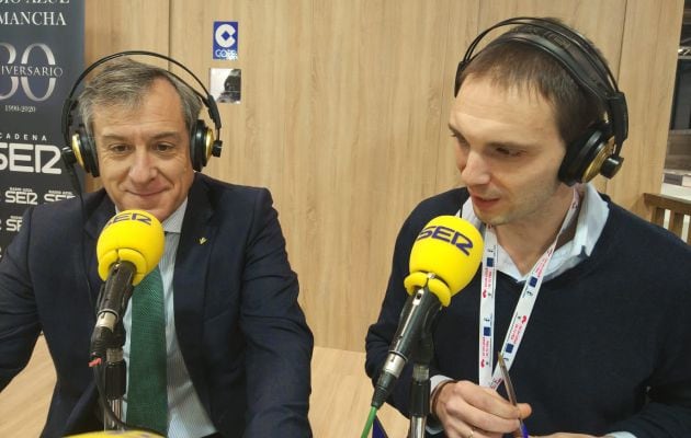 Javier López (izquierda), presidente de Eurocaja Rural y Daniel Rodríguez (derecha) director de &#039;La Ventana de Castilla-La Mancha&#039;