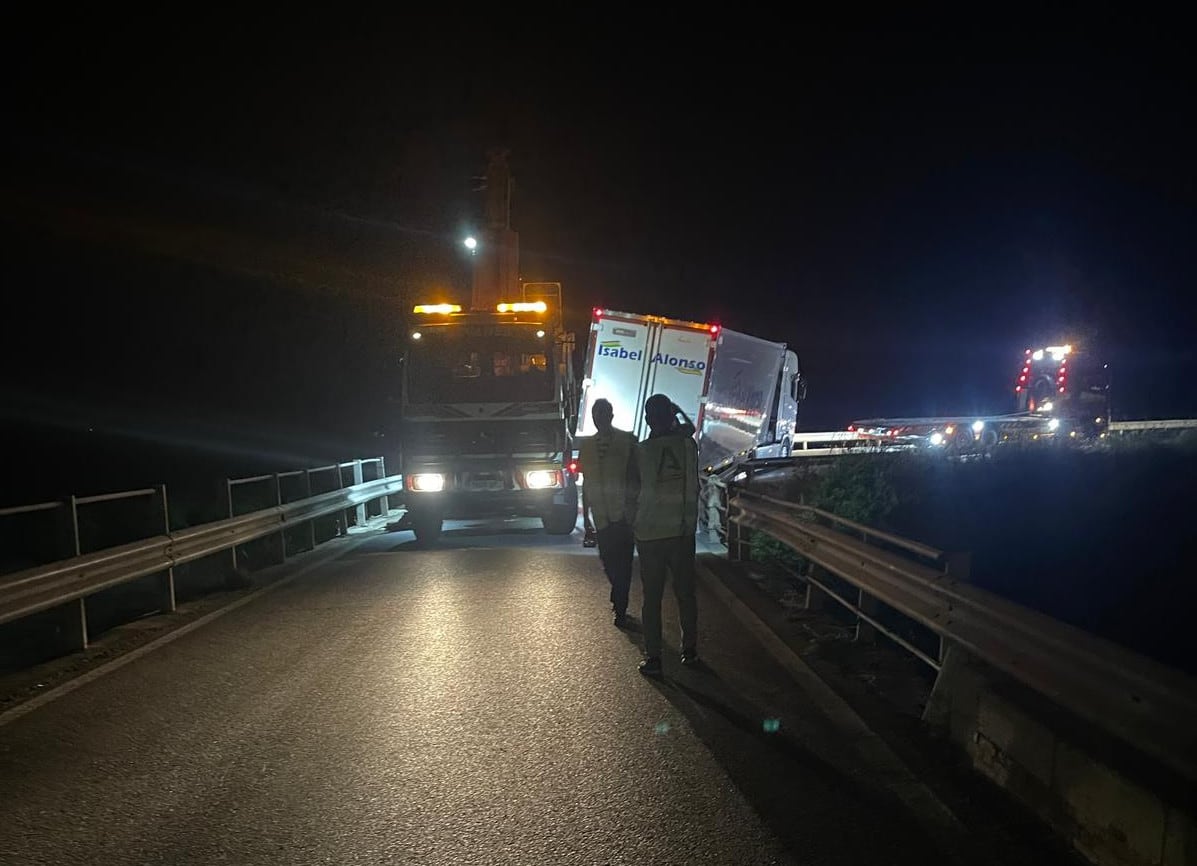 Momento del rescate del camión