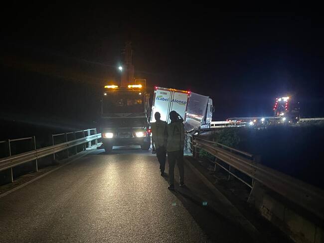 Momento del rescate del camión