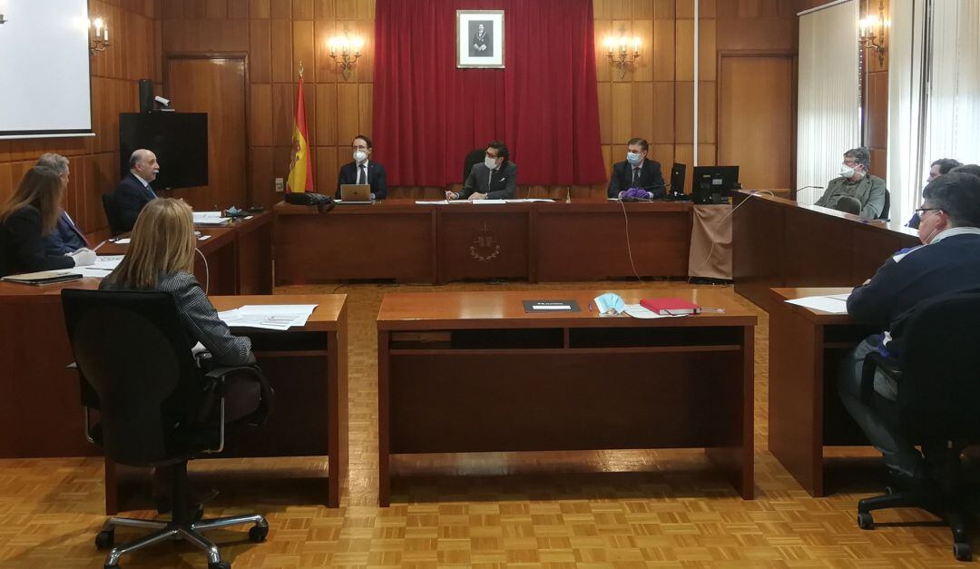 Reunión con los representantes de abogados, procuradores y graduados sociales.