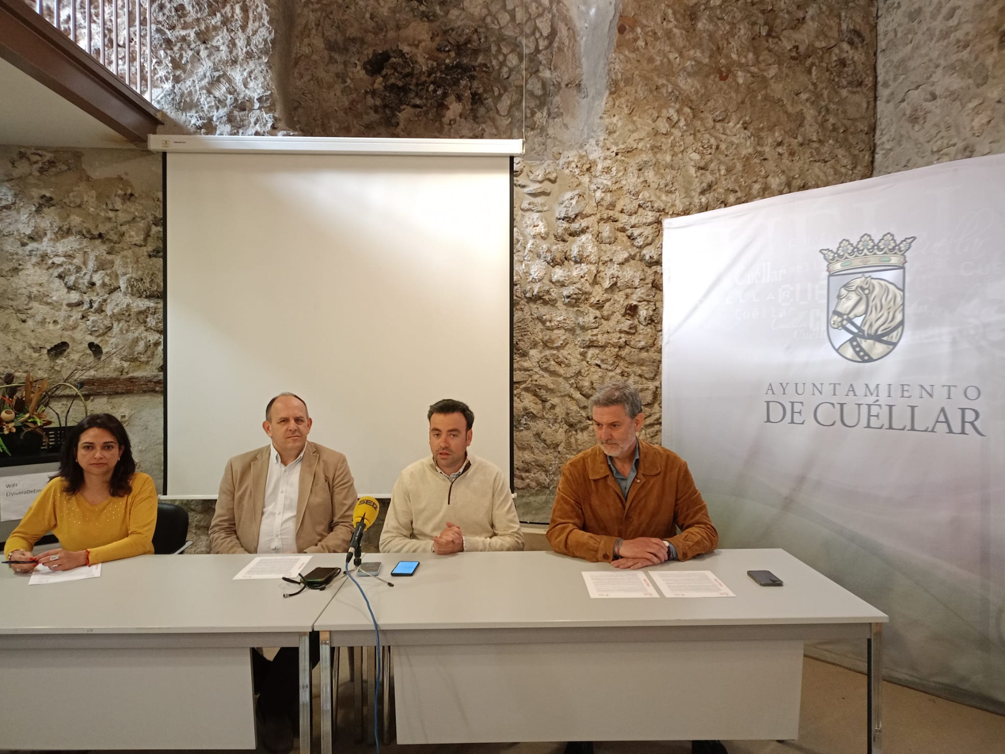 Alicia Palomo, Jose Luis Aceves y José Luis Vázquez junto al alcalde de Cuéllar presentan las enmiendas del PSOE a los presupuestos de la Junta