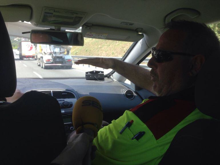 Circulem amb el cotxe camuflat dels Mossos que controla les distraccions