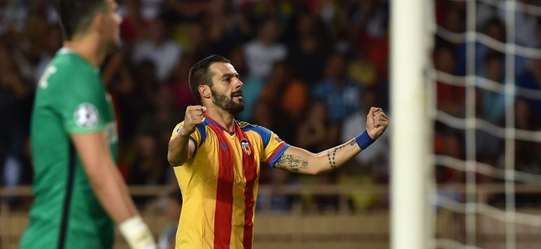 El delantero Álvaro Negredo, en la previa ante el Mónaco.