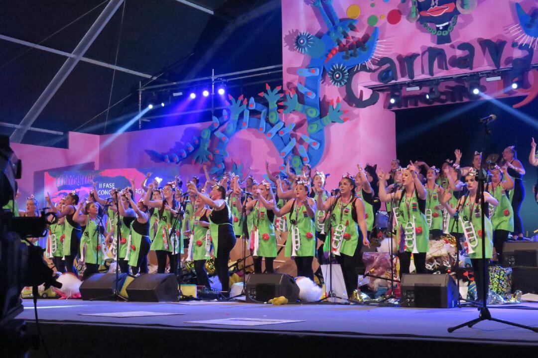 Una de las murgas participantes en la segunda fase.