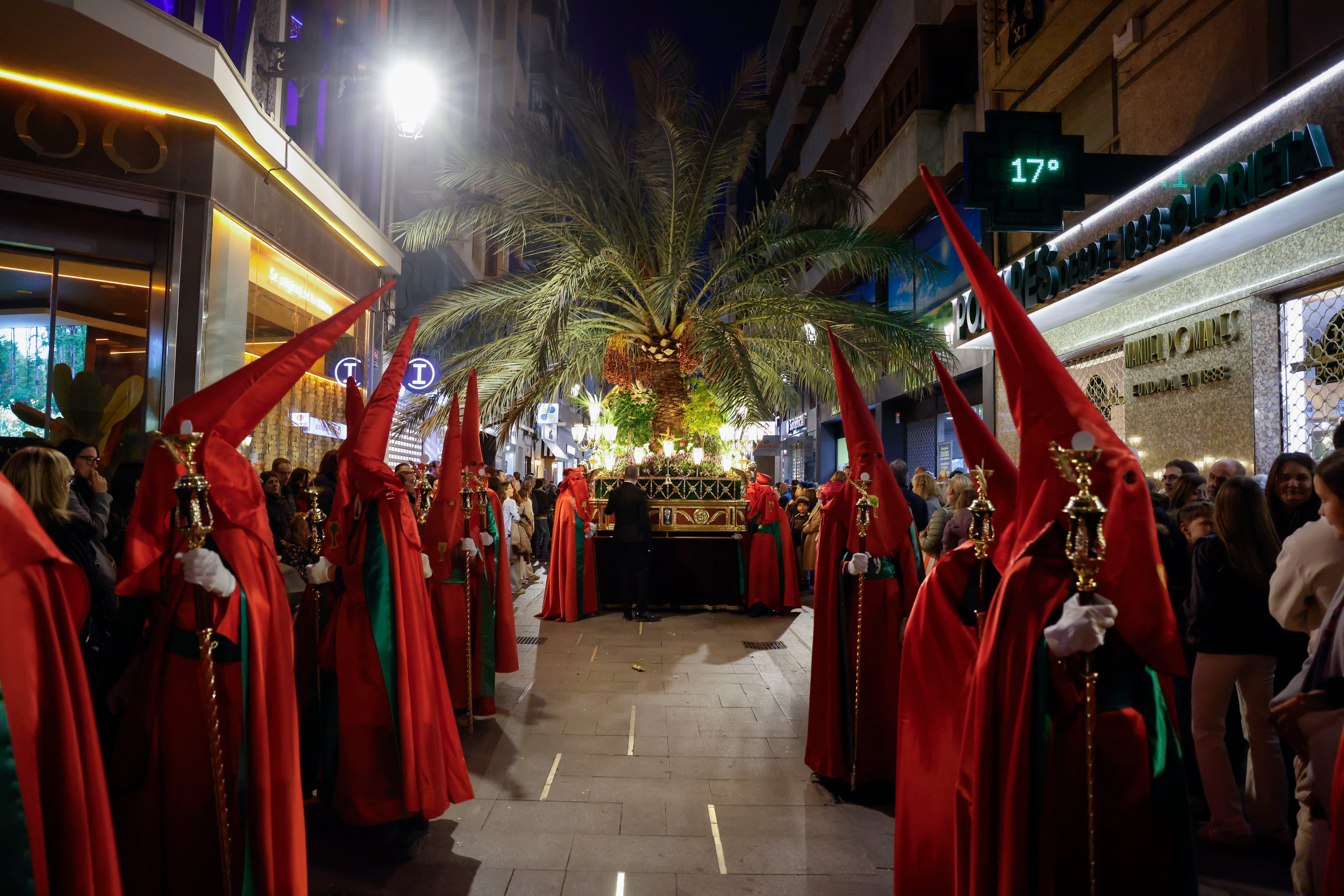 ELCHE (ALICANTE), 02/04/2026.- Procesión de la Paz del Santísimo Cristo de la Fe y María Santísima de la Esperanza celebrada este Jueves Santo en Elche (Alicante). EFE/Pablo Miranzo