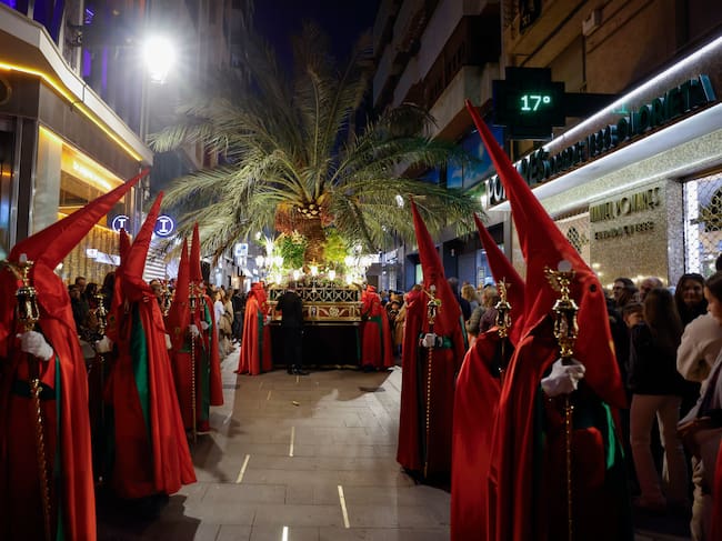 ELCHE (ALICANTE), 02/04/2026.- Procesión de la Paz del Santísimo Cristo de la Fe y María Santísima de la Esperanza celebrada este Jueves Santo en Elche (Alicante). EFE/Pablo Miranzo
