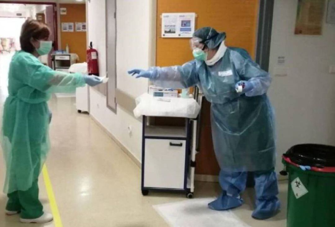 Sanitarios trabajando