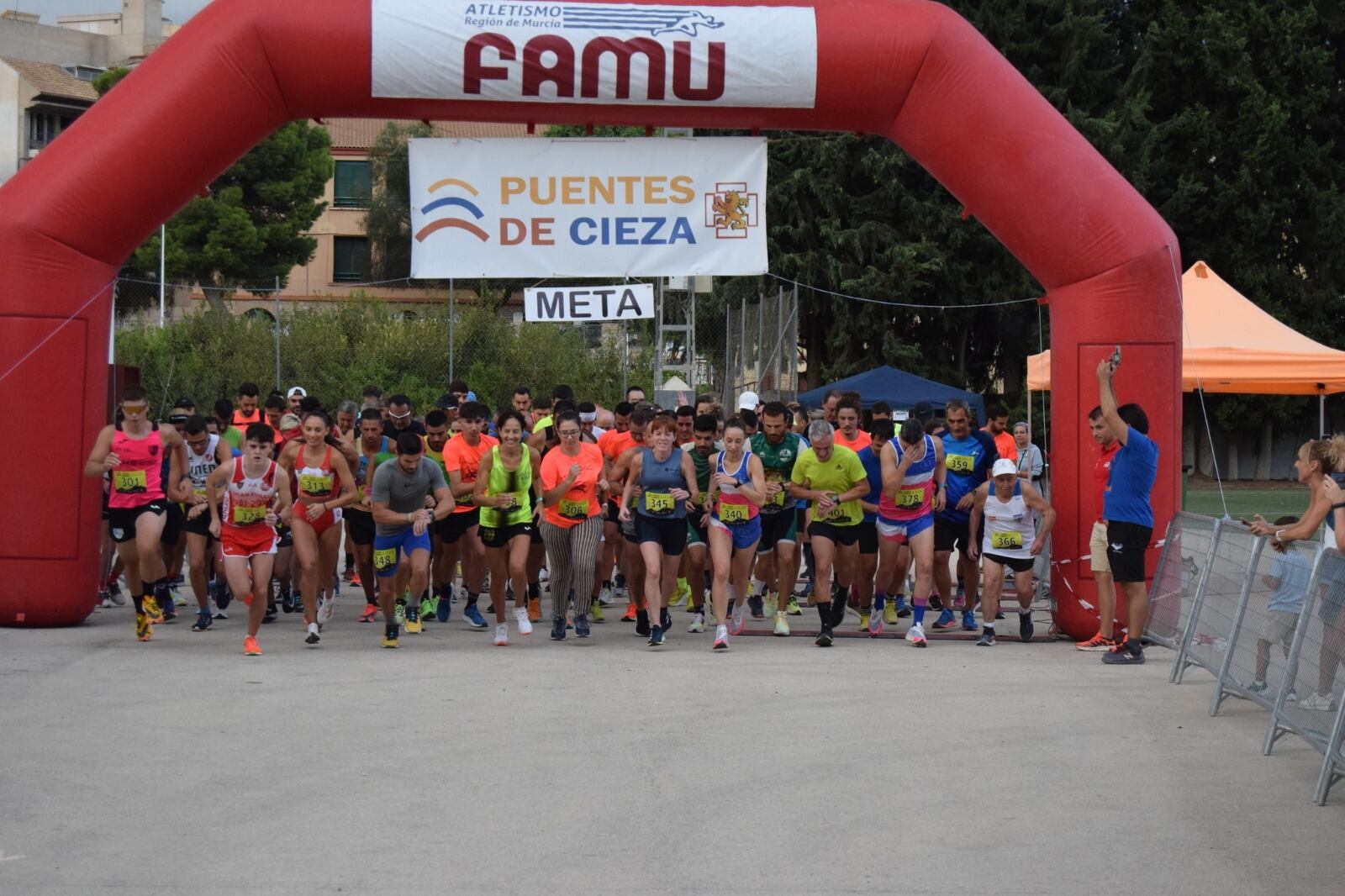 Inicio de una carrera popular en línea de salida