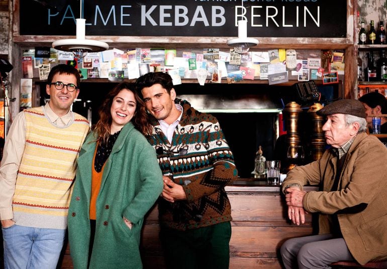 Julián López, Blanca Suárez y Yon González protagonizan &#039;Perdiendo el norte&#039;. A la derecha, José Sacristán.