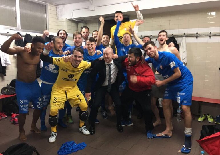 Los integrantes del equipo celebraron como merecía el partidazo realizado en Santa Coloma