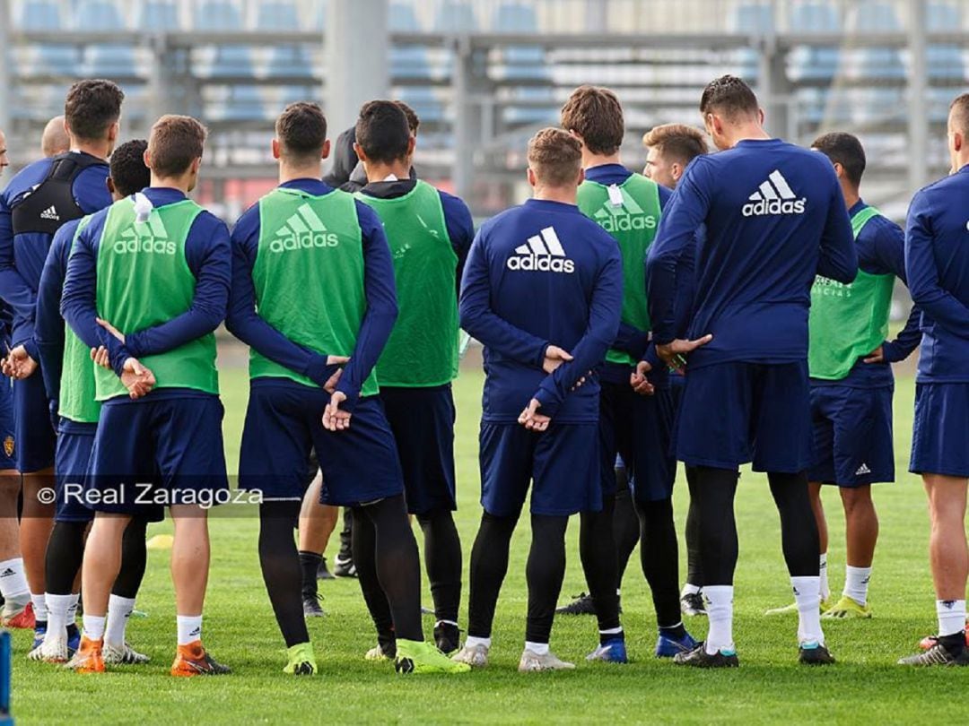 La plantilla del Real Zaragoza durante un entrenamiento en la Ciudad Deportiva
