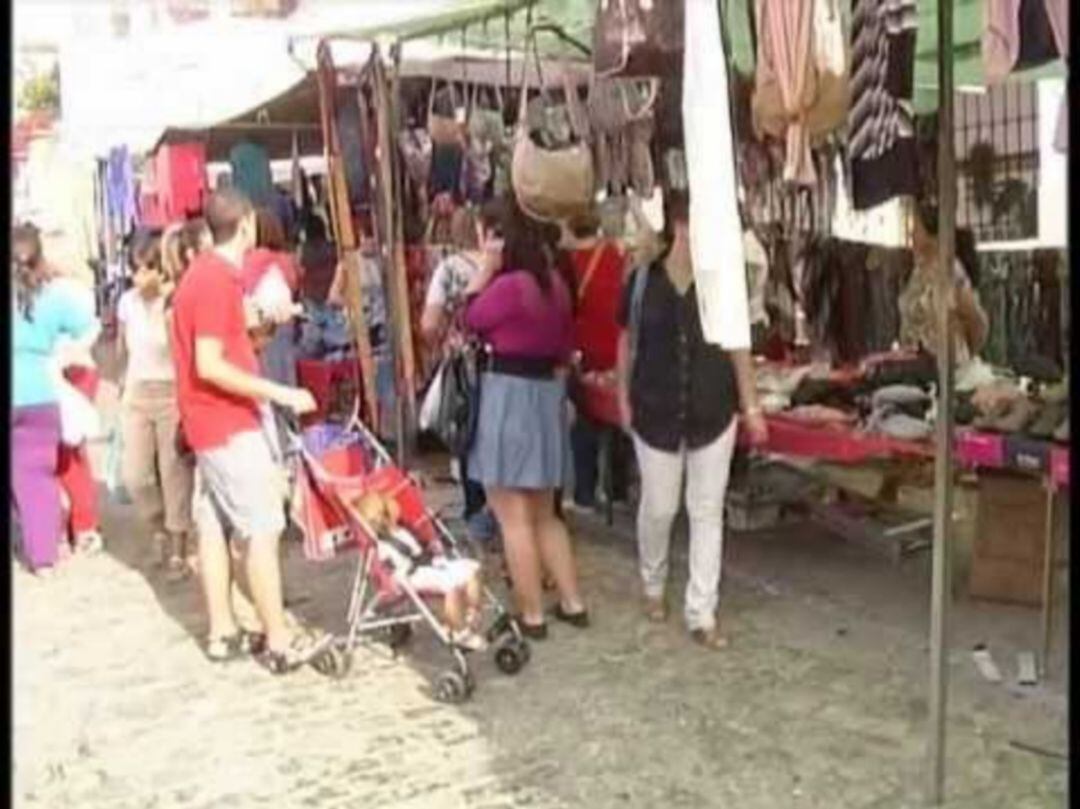 Imagen de archivo mercadillo en Jerez 