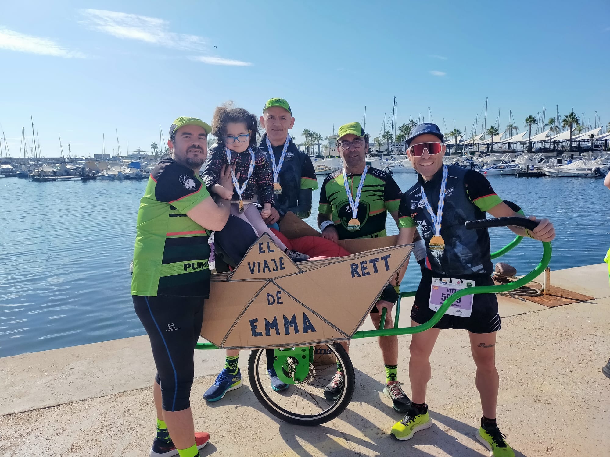 Emma con Pumas Trail