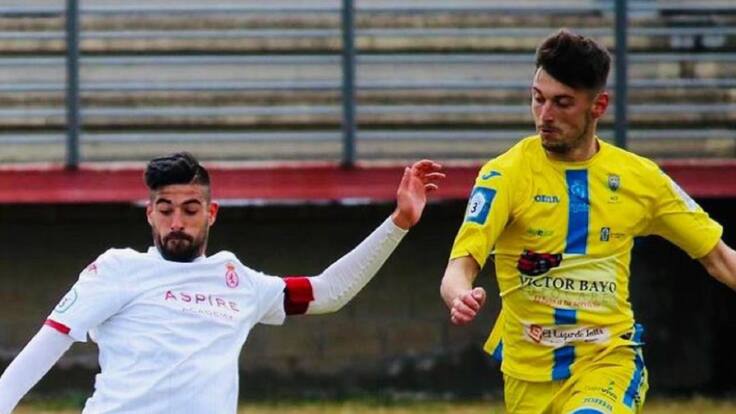 El nuevo fichaje de la Arandina, el central leonés Álex Díez, repasa su llegada a la entidad blanquiazul en El Banquillo de la SER